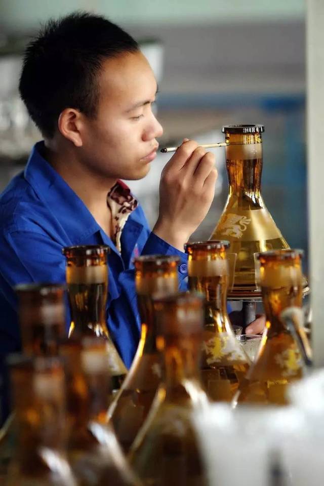 中國紅海玻璃文化藝術(shù)園--名副其實的“玻璃之都”