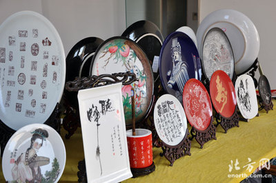 『飛馬追夢-刻瓷藝術作品展』在意風區開展(圖)-文化娛樂-北方網