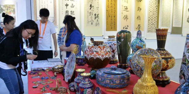 奧林匹克公園藝術品交易中介,北京雍和文化藝術品交易中心等都在做