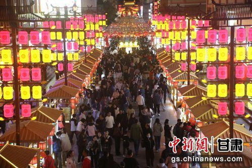 甘肅敦煌 旅游迎高峰 消費(fèi)市場(chǎng)旺